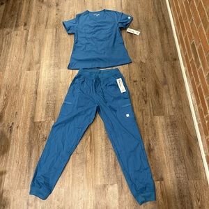 Scrub & Beyond Caribbean Blue Scrub Top & Bottom